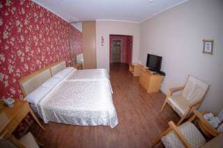 Гостиница Гостиничный комплекс Бумеранг Находка Двухместный номер с 2 кроватями-1