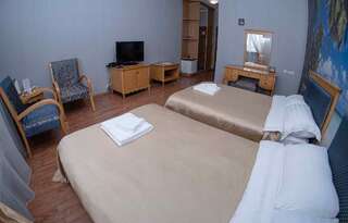 Гостиница Гостиничный комплекс Бумеранг Находка Двухместный номер с 2 кроватями-10